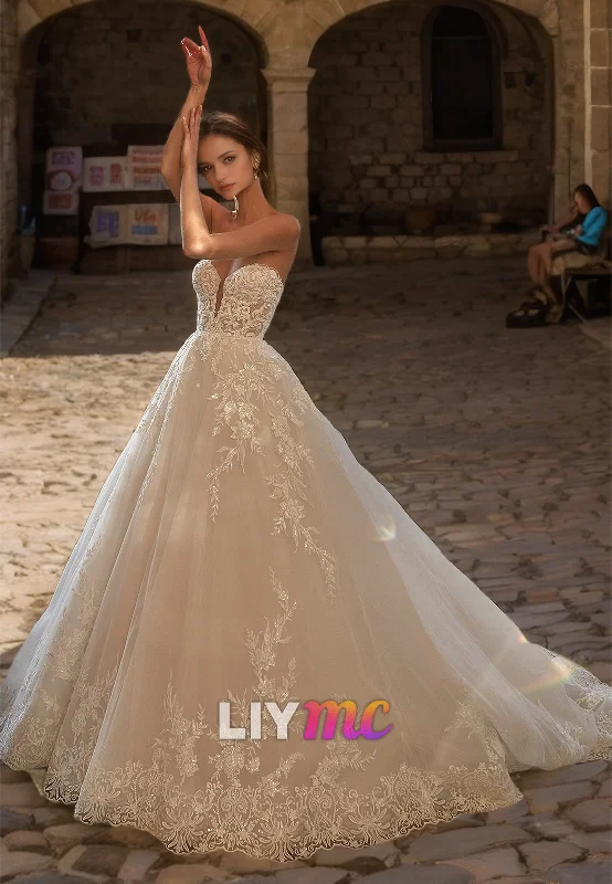 Sweetheart Strapless Lace Appliques Tulle Ball Gown Wedding Dress