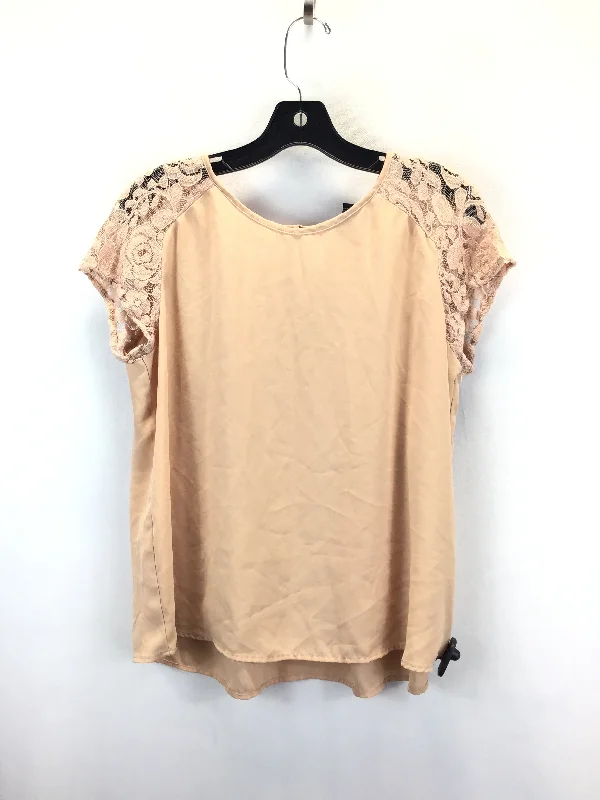 Top Short Sleeve By Forever 21 In Peach, Size: L